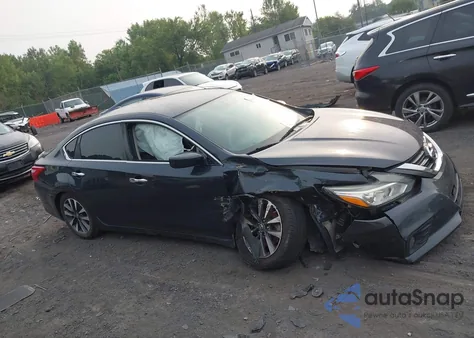 2017 Nissan Altima 2.5/2.5 S/2.5 Sl/2.5 Sr/2.5 Sv z USA, uszkodzony, nr VIN 1N4AL3AP4HC115547